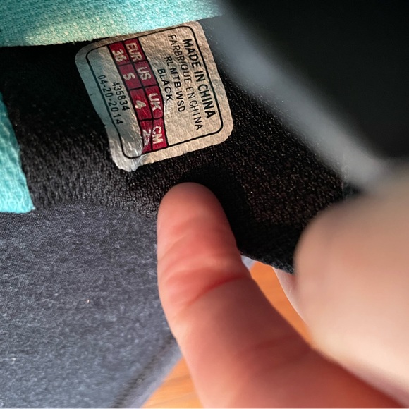 Bontrager Women’s Cycle Shoes size 5 - Picture 4 of 4